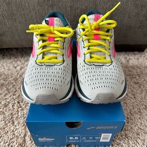 Brooks Ghost 13 Women’s size 9.5 Excellent Condition